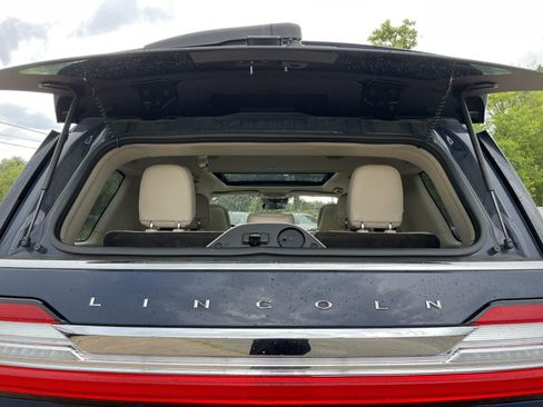 Used 2019 Lincoln Navigator Reserve AWD/4WD image 48