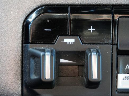 Used 2024 RAM 3500 Tradesman w/ Chrome Appearance Group image 24