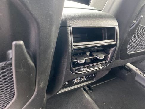 Used 2023 Jeep Grand Cherokee Limited AWD/4WD image 19