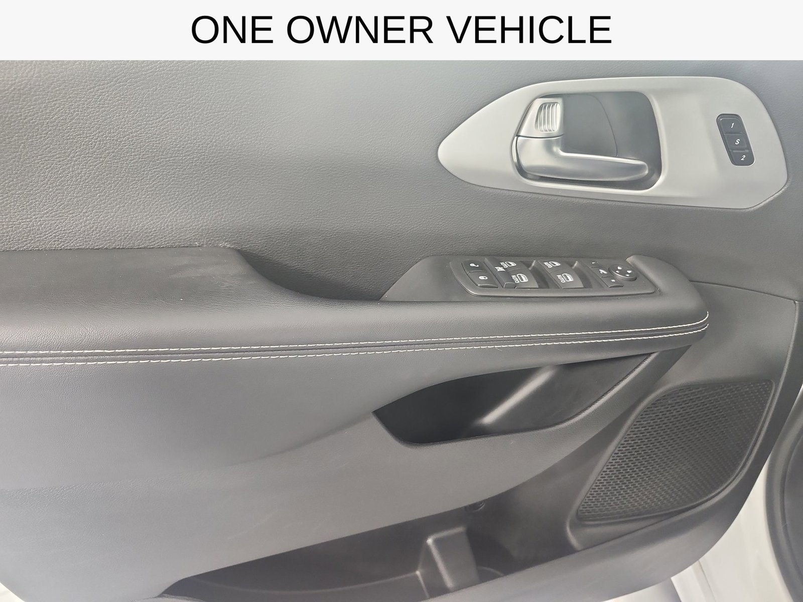 Used 2025 Chrysler Pacifica Limited FWD image 20