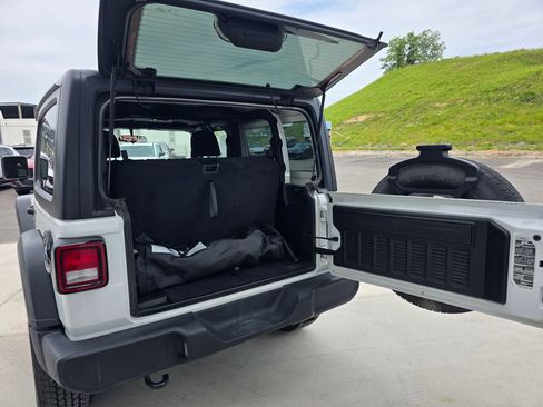 Used 2020 Jeep Wrangler Sport AWD/4WD image 9