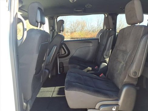 Used 2018 Dodge Grand Caravan SE image 26