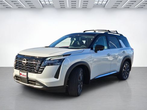 New 2026 Nissan Pathfinder Platinum w/ Cargo Package FWD image 8