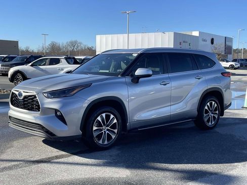 Used 2023 Toyota Highlander XLE image 25