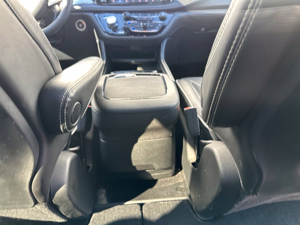 Used 2025 Chrysler Pacifica Limited FWD image 37