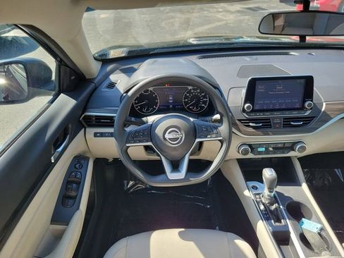 Used 2025 Nissan Altima 2.5 SV image 23