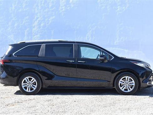 Used 2024 Toyota Sienna Limited AWD/4WD image 6