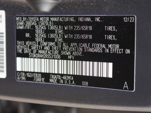Used 2024 Toyota Highlander XLE FWD image 27