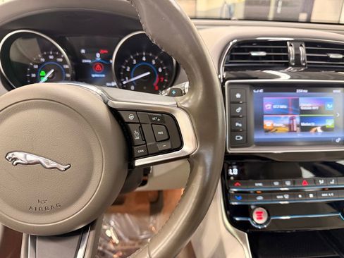 Used 2018 Jaguar XE Prestige AWD/4WD image 16