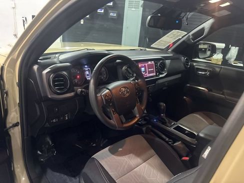 Used 2020 Toyota Tacoma TRD Off-Road w/ Technology Package AWD/4WD image 11