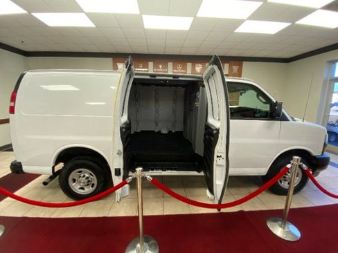 Used 2021 Chevrolet Express 2500 w/ Safety Package image 8