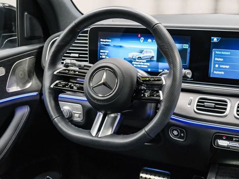 Used 2025 Mercedes-Benz GLS 450 4MATIC image 16