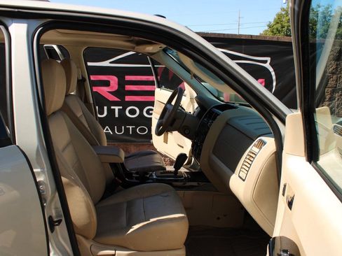 Used 2009 Ford Escape Limited FWD image 9