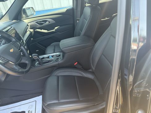 Used 2023 Chevrolet Traverse LT w/ LT Premium Package AWD/4WD image 13