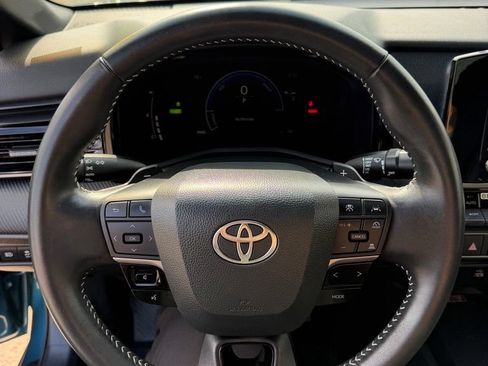 Used 2025 Toyota Camry SE FWD image 8