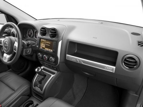 Used 2017 Jeep Compass Latitude image 19