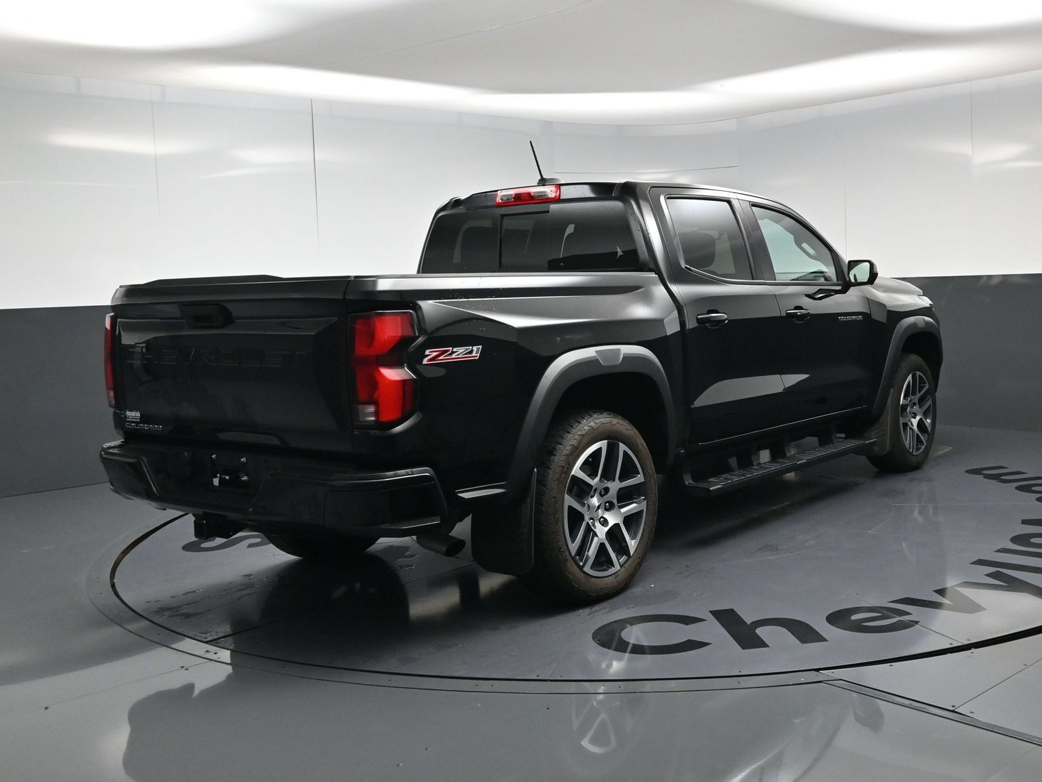 Used 2024 Chevrolet Colorado Z71 w/ Z71 Convenience Package 2 AWD/4WD image 9