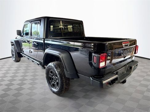 Used 2022 Jeep Gladiator Sport image 8