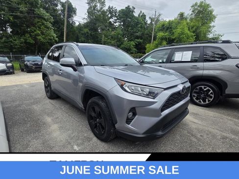 Used 2019 Toyota RAV4 XLE w/ Convenience Package FWD image 1