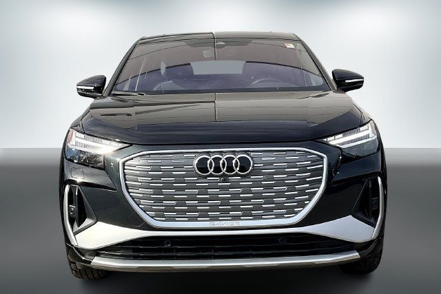 Used 2025 Audi Q4 e-tron Prestige AWD/4WD image 3