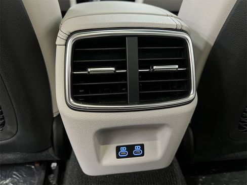 Used 2025 Genesis G70 2.5T image 13