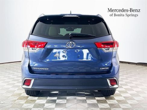Used 2019 Toyota Highlander Limited Platinum FWD image 6