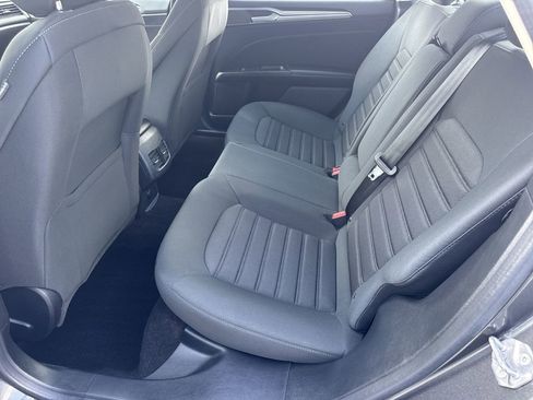 Used 2019 Ford Fusion SE image 20