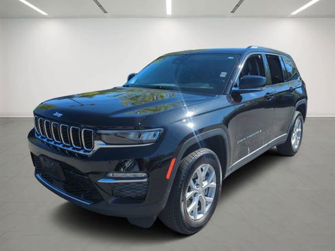 Used 2023 Jeep Grand Cherokee Limited w/ Luxury Tech Group II AWD/4WD image 2