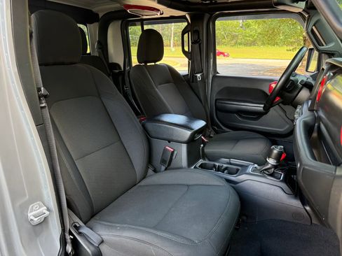 Used 2021 Jeep Gladiator Sport AWD/4WD image 26