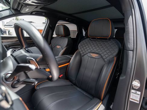 Used 2025 Bentley Bentayga AWD/4WD image 16
