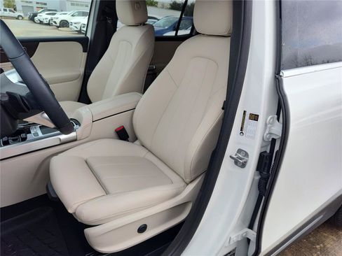 New 2025 Mercedes-Benz GLB 250 image 6