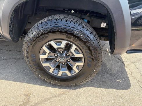 Used 2023 Toyota Tacoma TRD Off-Road w/ TRD Premium Off Road Package AWD/4WD image 11