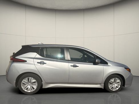 Used 2025 Nissan Leaf S FWD image 8