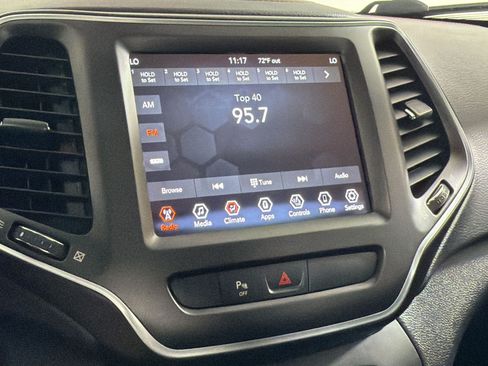 Used 2019 Jeep Cherokee Trailhawk w/ Comfort/Convenience Group AWD/4WD image 19