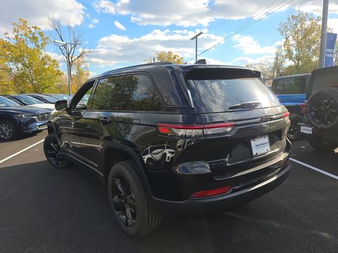 New 2025 Jeep Grand Cherokee Altitude w/ Trailer Tow Package image 21