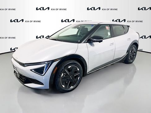 New 2026 Kia EV6 Wind RWD image 3