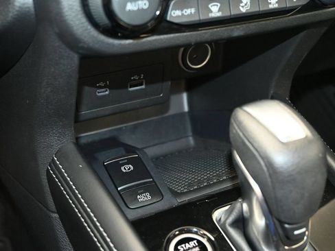 Used 2023 Nissan Kicks SR w/ SR Premium Package FWD image 26