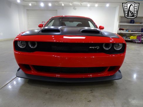 Used 2019 Dodge Challenger SRT Hellcat Redeye image 9