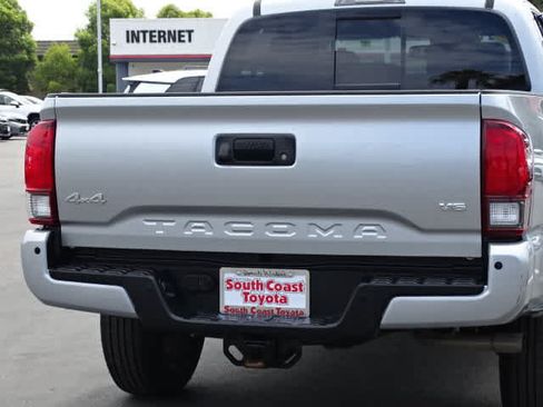 Certified 2022 Toyota Tacoma SR5 AWD/4WD image 14