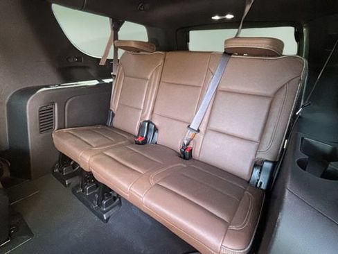 Used 2024 Chevrolet Suburban High Country AWD/4WD image 32