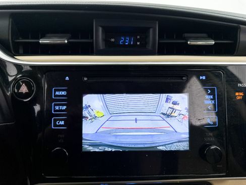 Used 2017 Toyota Corolla LE w/ Carpet Mat Package (TMS) FWD image 8