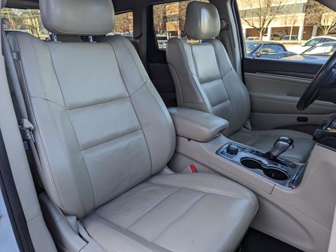 Used 2021 Jeep Grand Cherokee Limited image 30