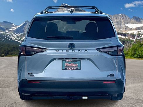 Used 2024 Toyota Sienna XLE Woodland Edition image 4