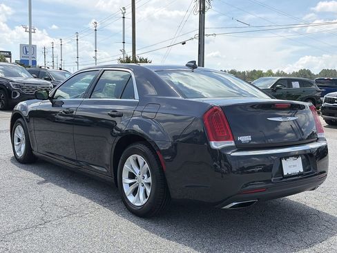 Used 2016 Chrysler 300 Limited w/ Driver Convenience Group RWD image 4