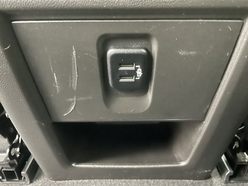 Used 2018 Chevrolet Traverse LT image 27