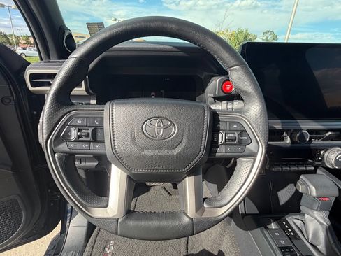 Used 2025 Toyota 4Runner TRD Off-Road Premium AWD/4WD image 12