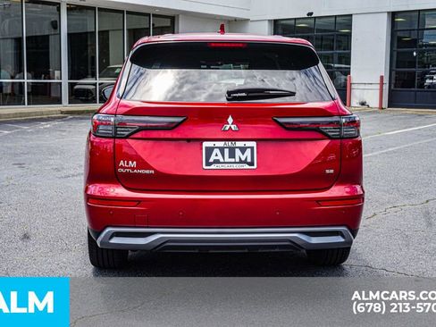 Used 2025 Mitsubishi Outlander SE FWD image 11