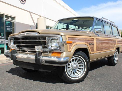 Used 1990 Jeep Grand Wagoneer image 1
