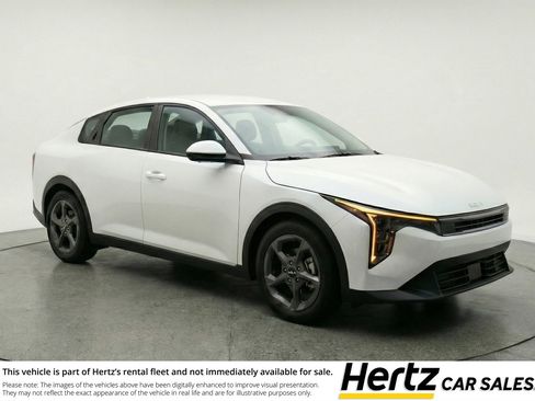 Used 2025 Kia K4 LXS image 1