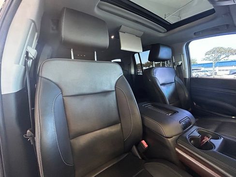 Used 2017 GMC Yukon XL SLT w/ Premium Edition AWD/4WD image 30